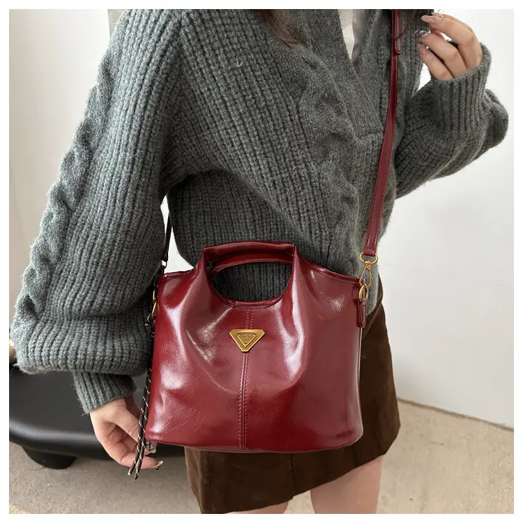 Vintage Brown Leather Shoulder Bag for Women 2024 — feature 9