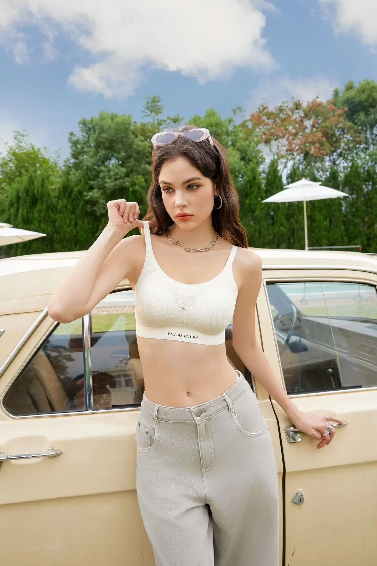 Women's Anti-Sagging Breathable Vest Bra with Contrast Letter Sling - Image 5