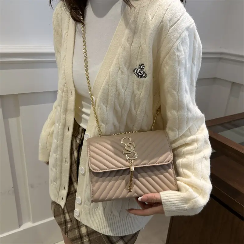 Trendy Retro Chain Crossbody Bag with Embroidery
