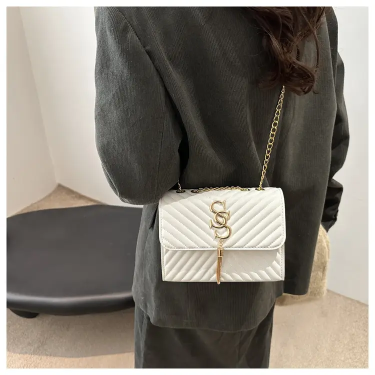 Trendy Retro Chain Crossbody Bag with Embroidery — feature 10