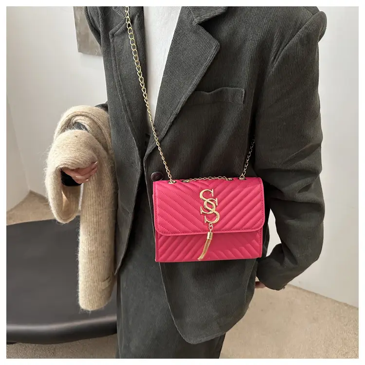 Trendy Retro Chain Crossbody Bag with Embroidery — feature 11
