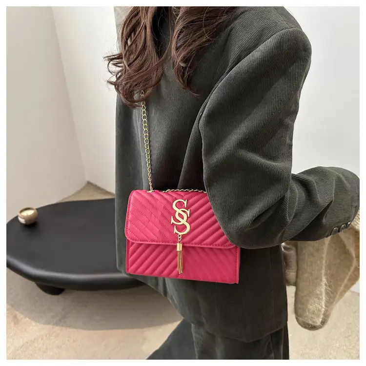 Trendy Retro Chain Crossbody Bag with Embroidery — feature 12