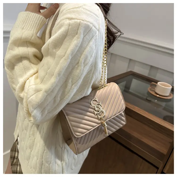Trendy Retro Chain Crossbody Bag with Embroidery — feature 13