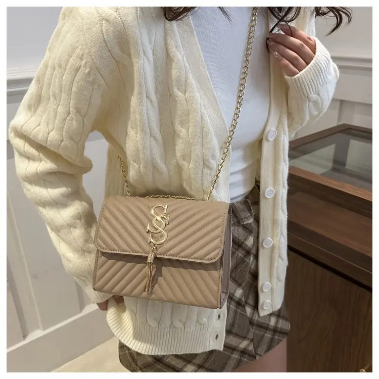 Trendy Retro Chain Crossbody Bag with Embroidery — feature 14