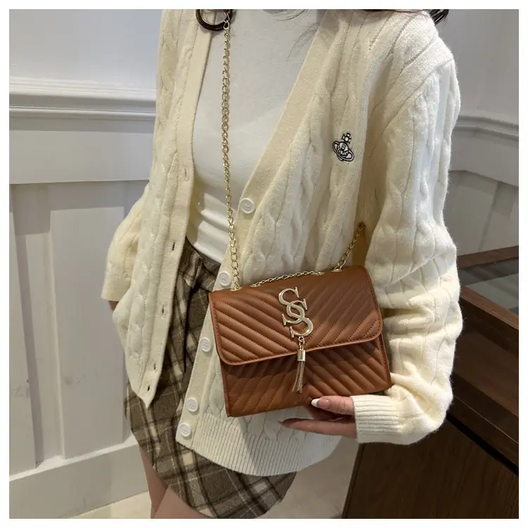 Trendy Retro Chain Crossbody Bag with Embroidery — feature 15