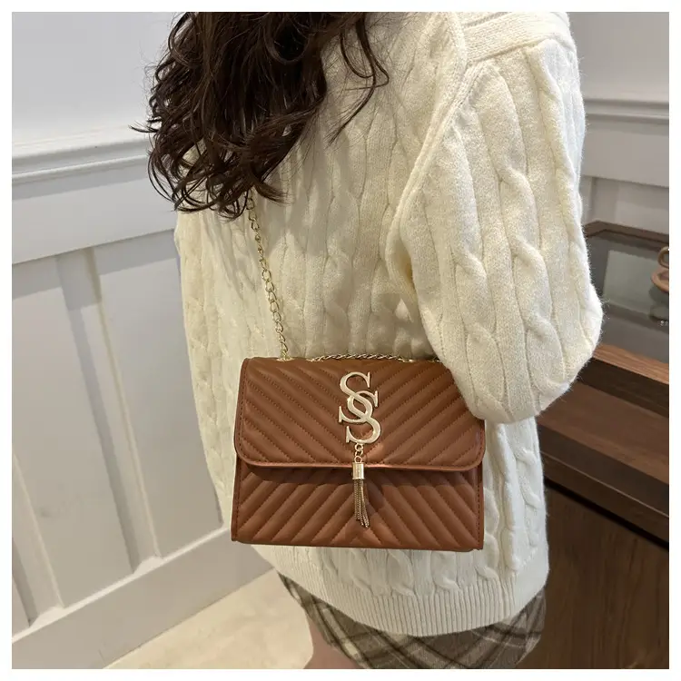Trendy Retro Chain Crossbody Bag with Embroidery — feature 16