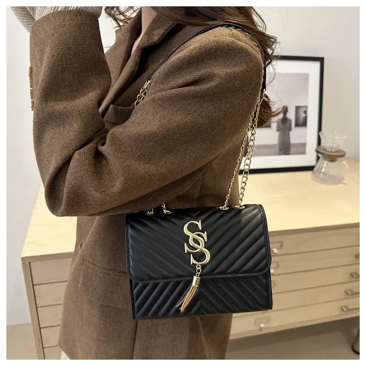 Trendy Retro Chain Crossbody Bag with Embroidery — feature 17
