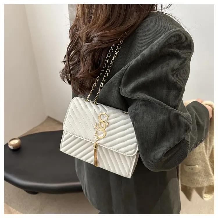 Trendy Retro Chain Crossbody Bag with Embroidery — feature 9