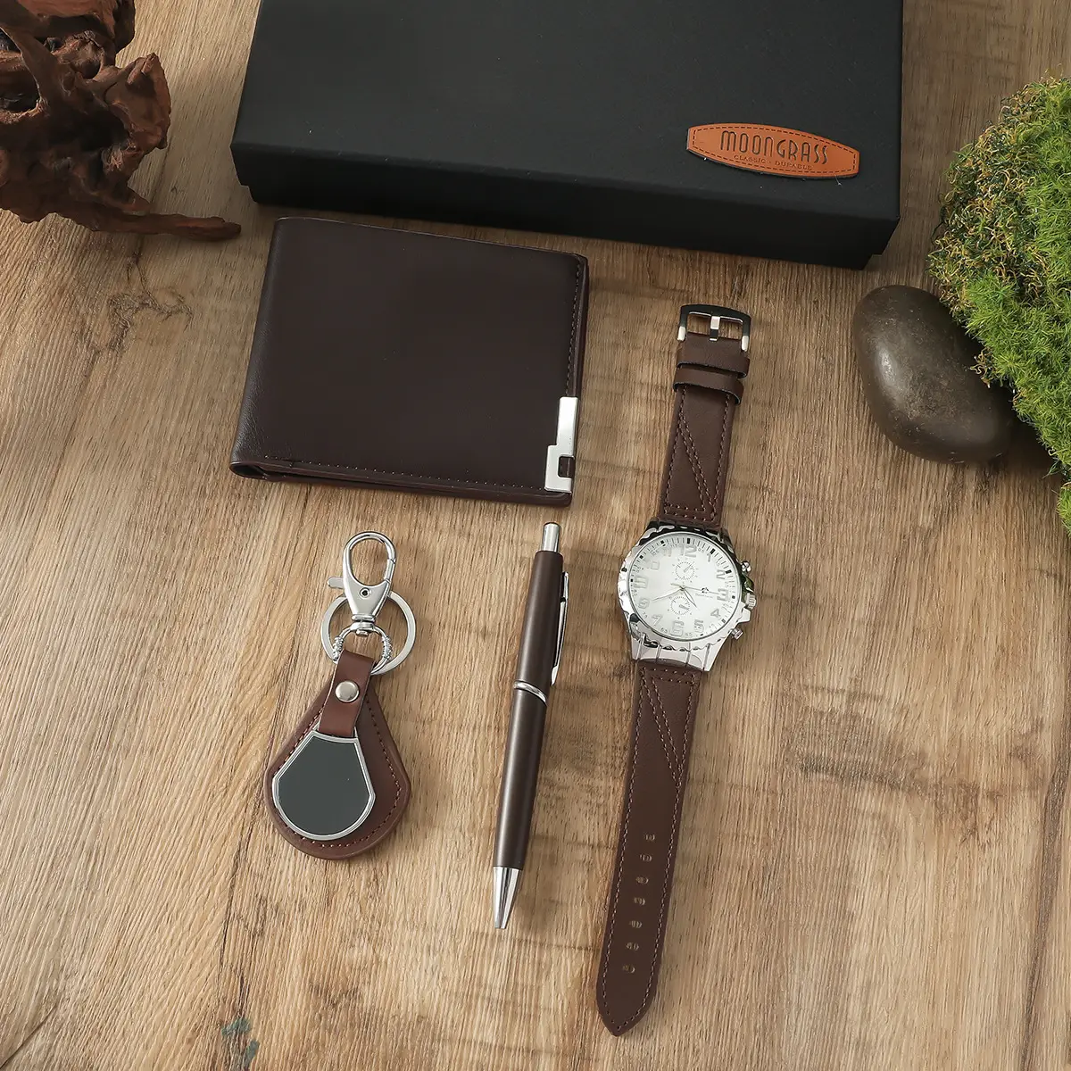 2025 Men's Brown Quartz Watch Wallet Belt Keychain Set — feature 2