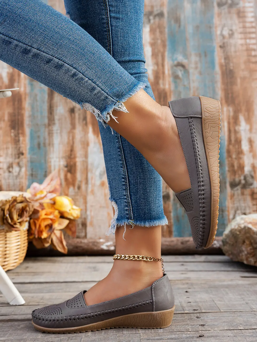 Plus-Size Popular Foreign Trade Stitched Laser-Cut Women's Flat Loafers, Retro Stitched Design, Available for Foreign Trade and Cross-Border E-Commerce Supply — feature 2