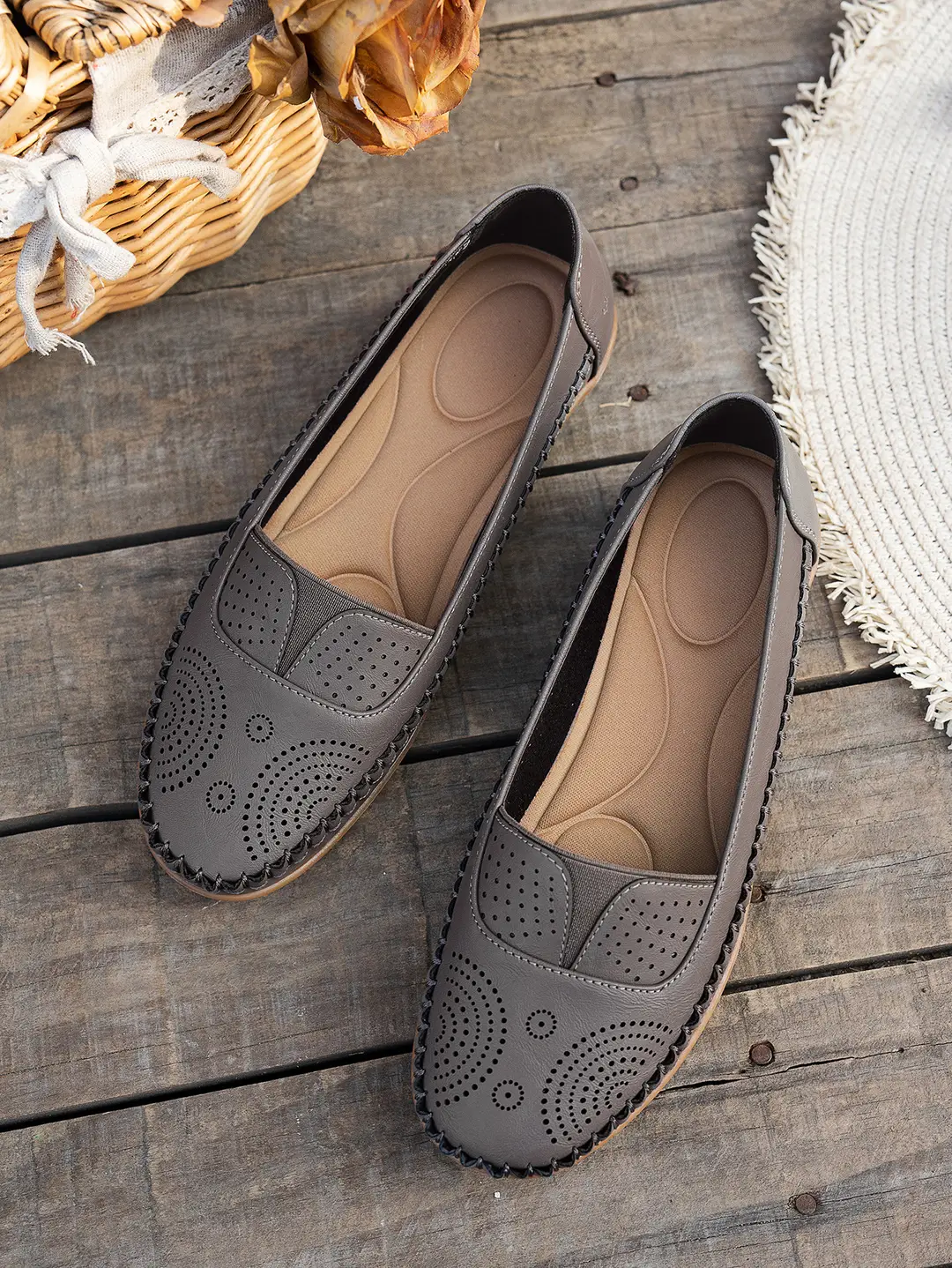 Plus-Size Popular Foreign Trade Stitched Laser-Cut Women's Flat Loafers, Retro Stitched Design, Available for Foreign Trade and Cross-Border E-Commerce Supply — feature 5