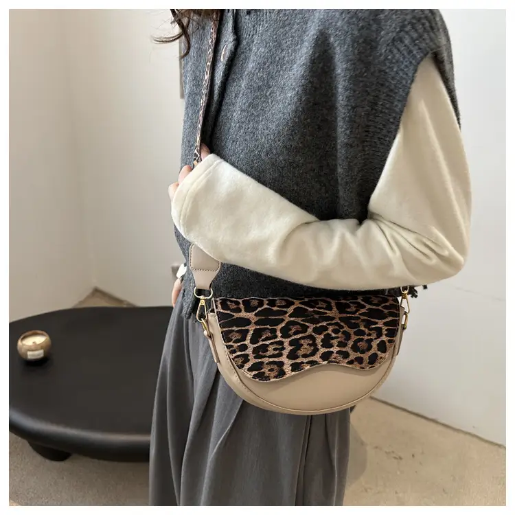 Women Leopard Print Crossbody Bag Large Capacity — feature 12