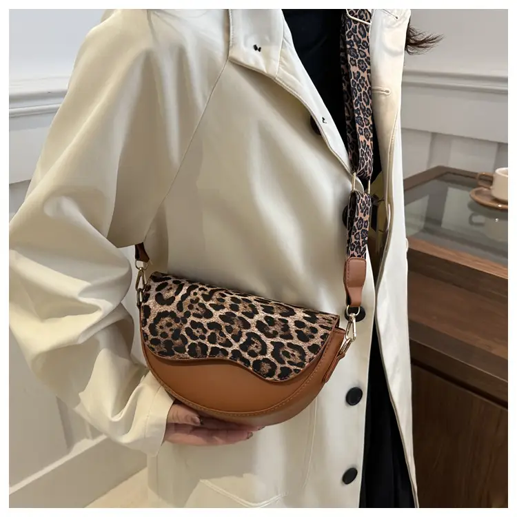 Women Leopard Print Crossbody Bag Large Capacity — feature 14