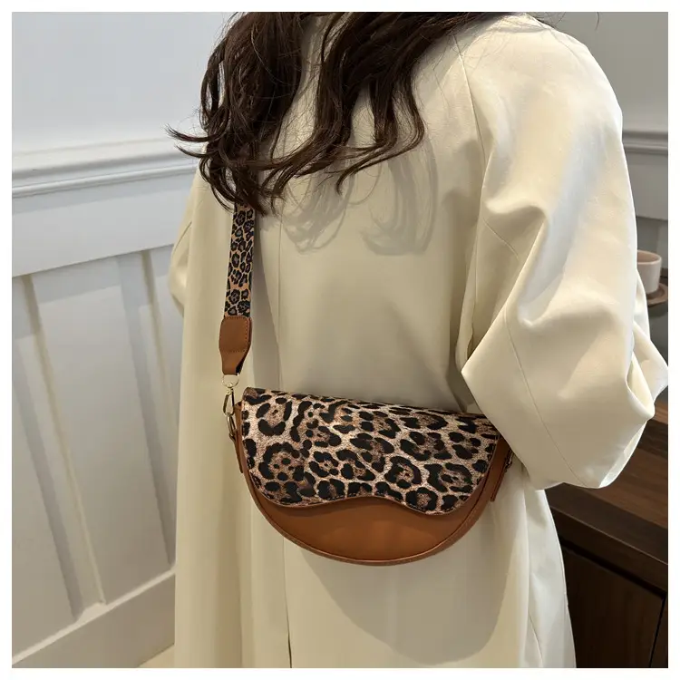 Women Leopard Print Crossbody Bag Large Capacity — feature 15