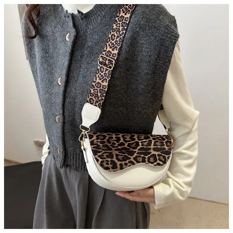 Women Leopard Print Crossbody Bag Large Capacity — feature 8