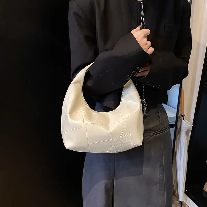 Black One-Shoulder Women's Leather Commuter Bag - Image 7