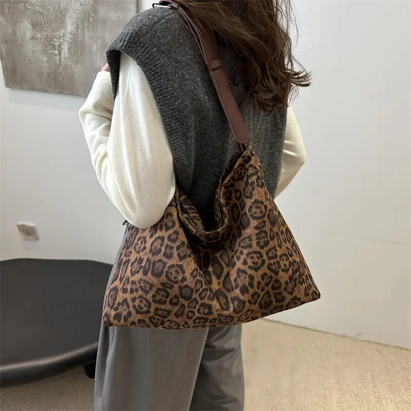 Women Leopard Print Large Capacity Shoulder Bag - Image 3