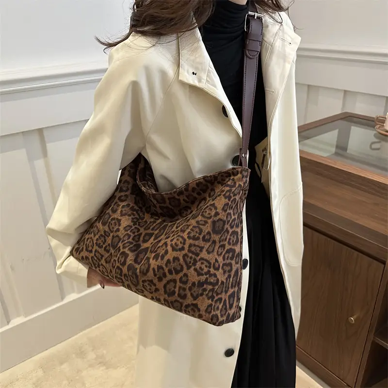 Women Leopard Print Large Capacity Shoulder Bag - Image 4