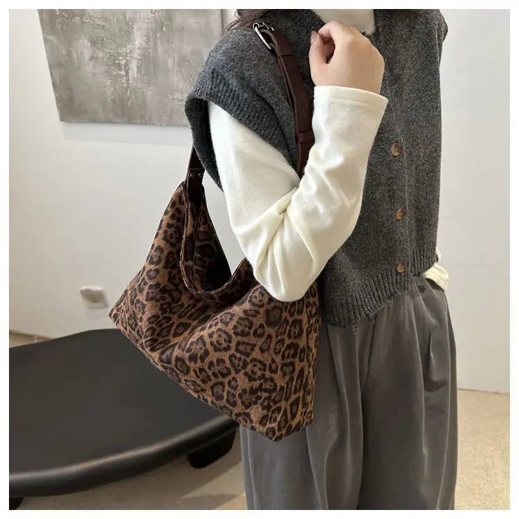 Women Leopard Print Large Capacity Shoulder Bag — feature 13