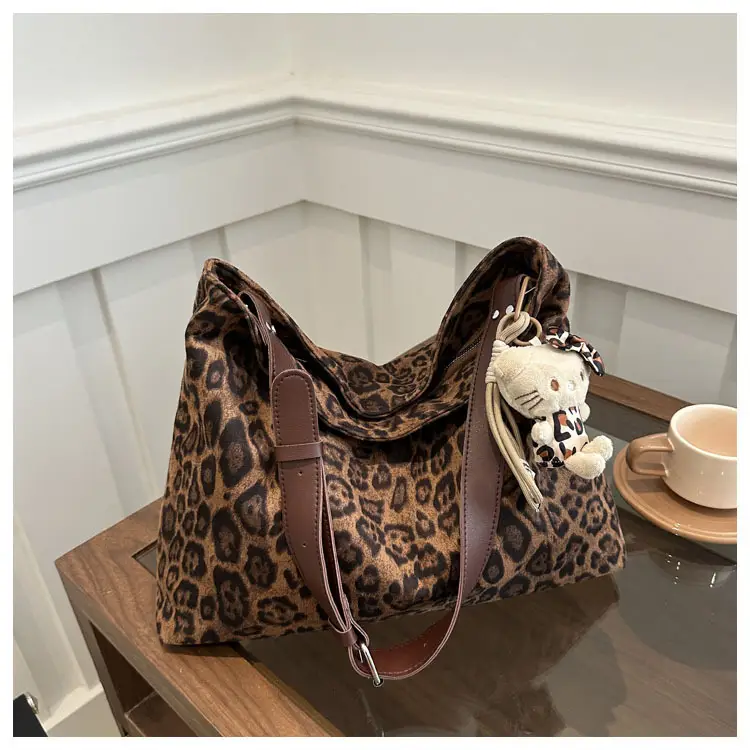 Women Leopard Print Large Capacity Shoulder Bag — feature 9