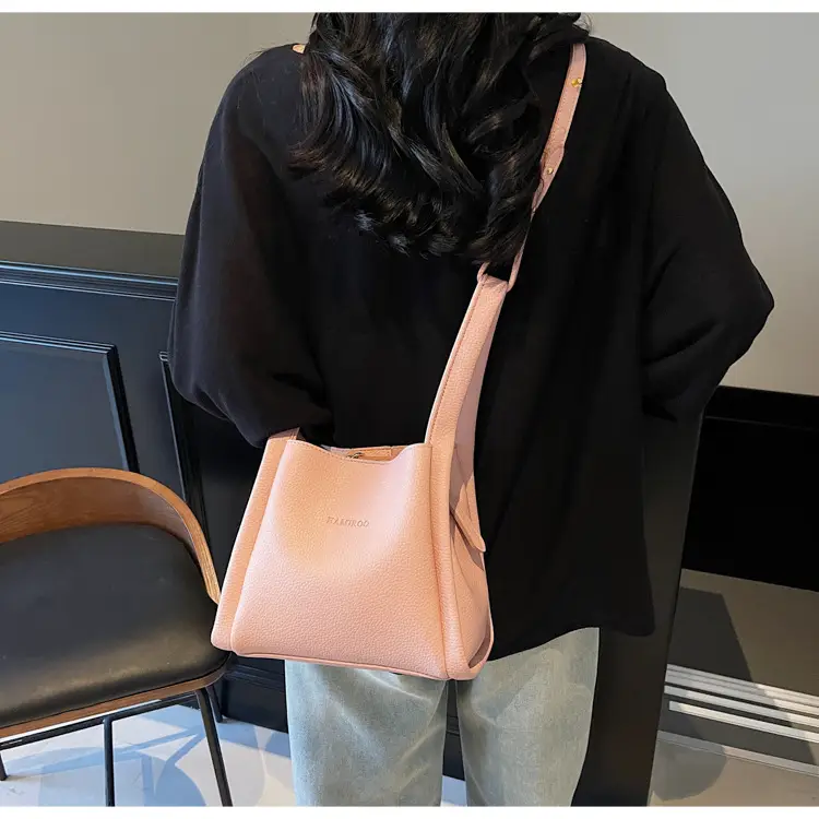 Tan Leather Bucket Bag for Women 2026 Winter Style — feature 11