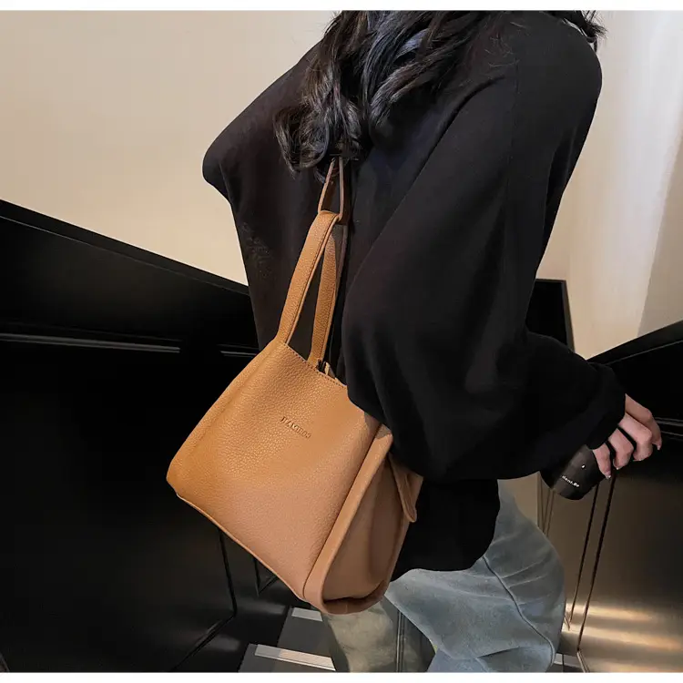Tan Leather Bucket Bag for Women 2026 Winter Style — feature 14