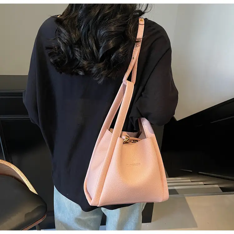 Tan Leather Bucket Bag for Women 2026 Winter Style — feature 8
