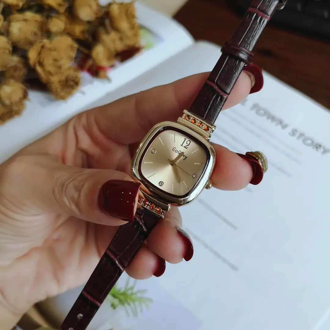 Retro Square Quartz Watch Black Strap for Women - Image 5