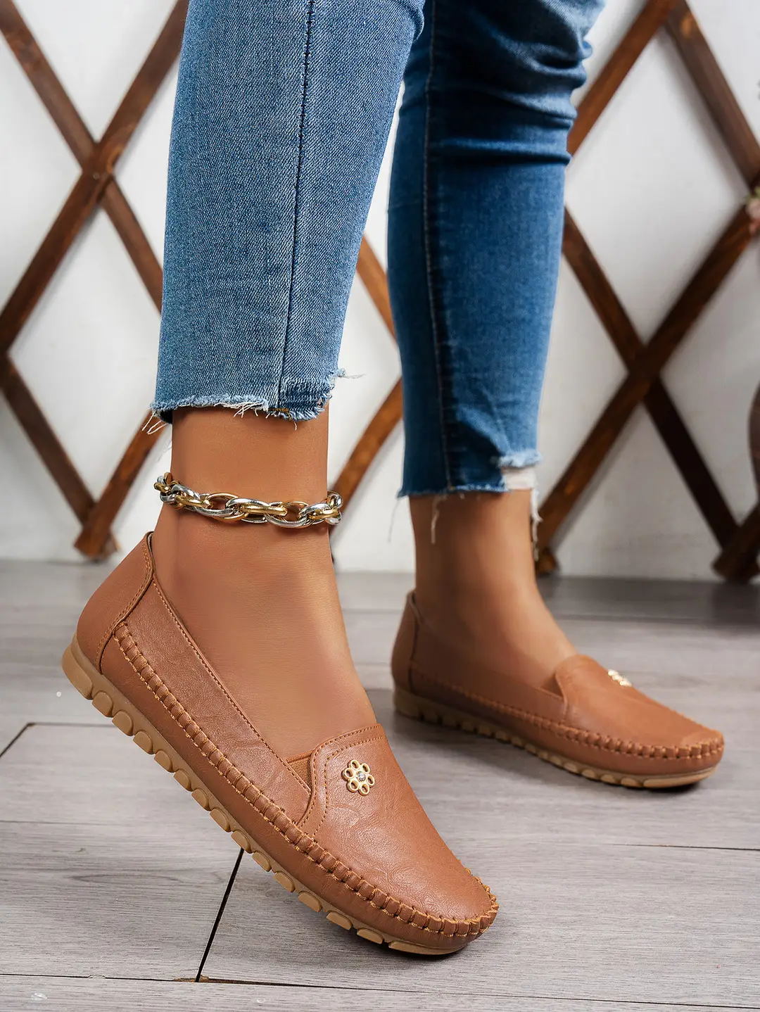 Large Size Popular Foreign Trade Stitched Laser Women's Flats Loafers Foreign Trade Cross-Border E-Commerce Supply Versatile — feature 10