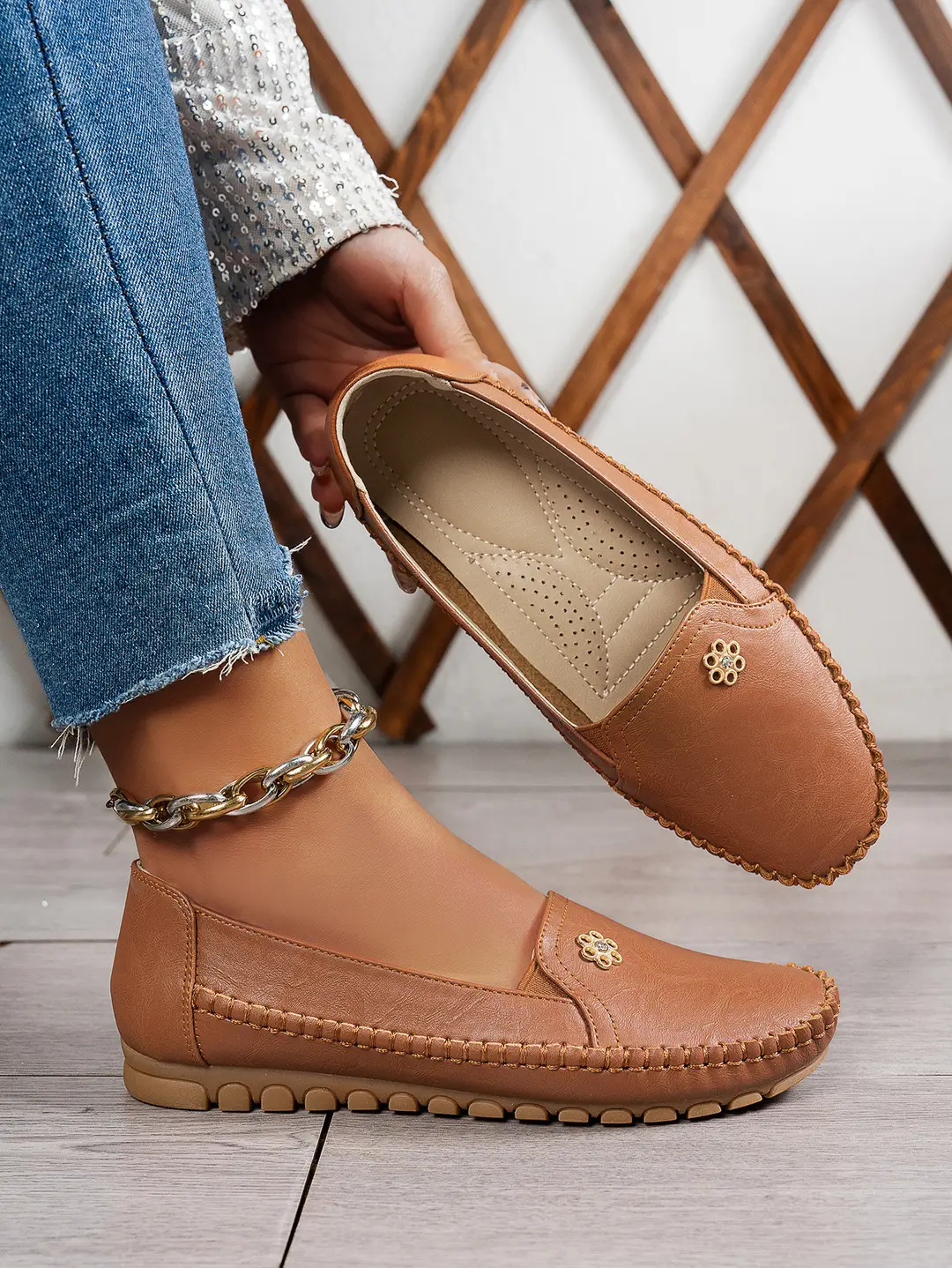 Large Size Popular Foreign Trade Stitched Laser Women's Flats Loafers Foreign Trade Cross-Border E-Commerce Supply Versatile — feature 11