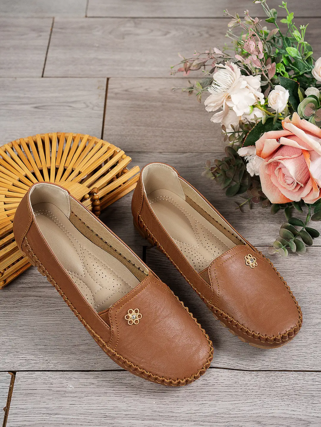 Large Size Popular Foreign Trade Stitched Laser Women's Flats Loafers Foreign Trade Cross-Border E-Commerce Supply Versatile — feature 12