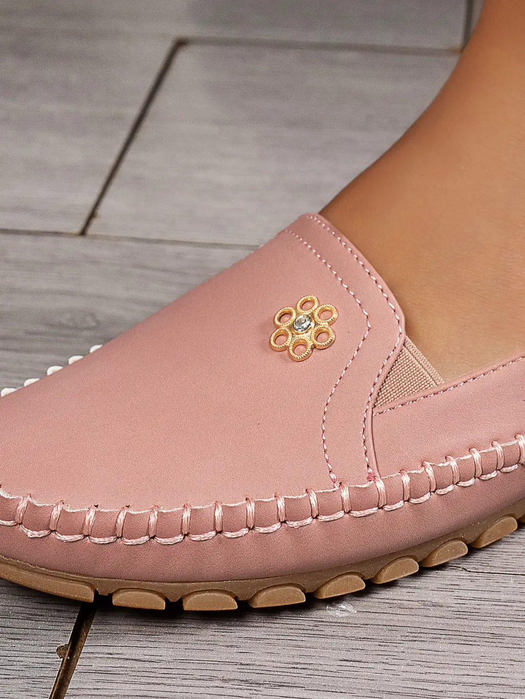 Large Size Popular Foreign Trade Stitched Laser Women's Flats Loafers Foreign Trade Cross-Border E-Commerce Supply Versatile — feature 19