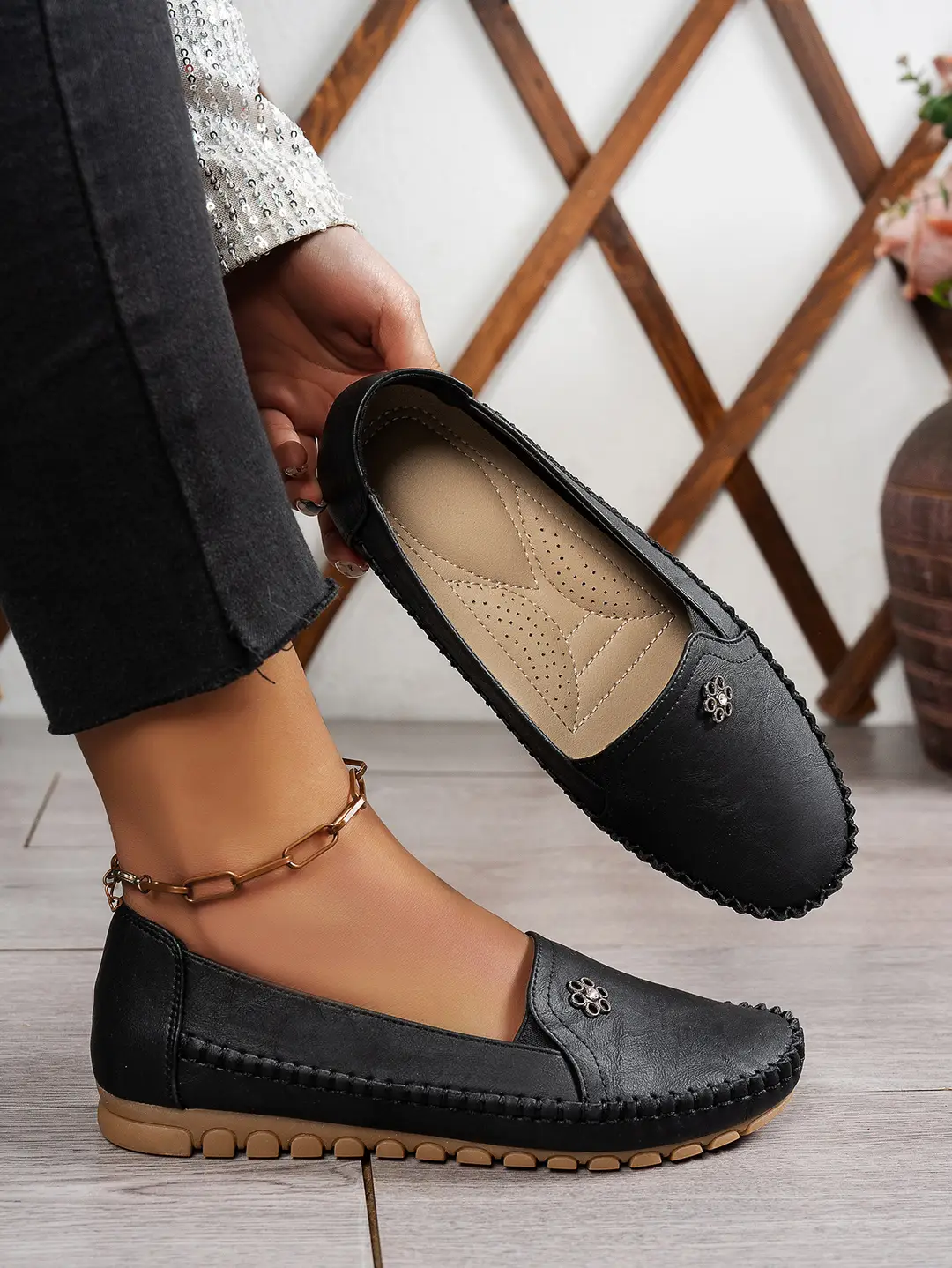 Large Size Popular Foreign Trade Stitched Laser Women's Flats Loafers Foreign Trade Cross-Border E-Commerce Supply Versatile — feature 20