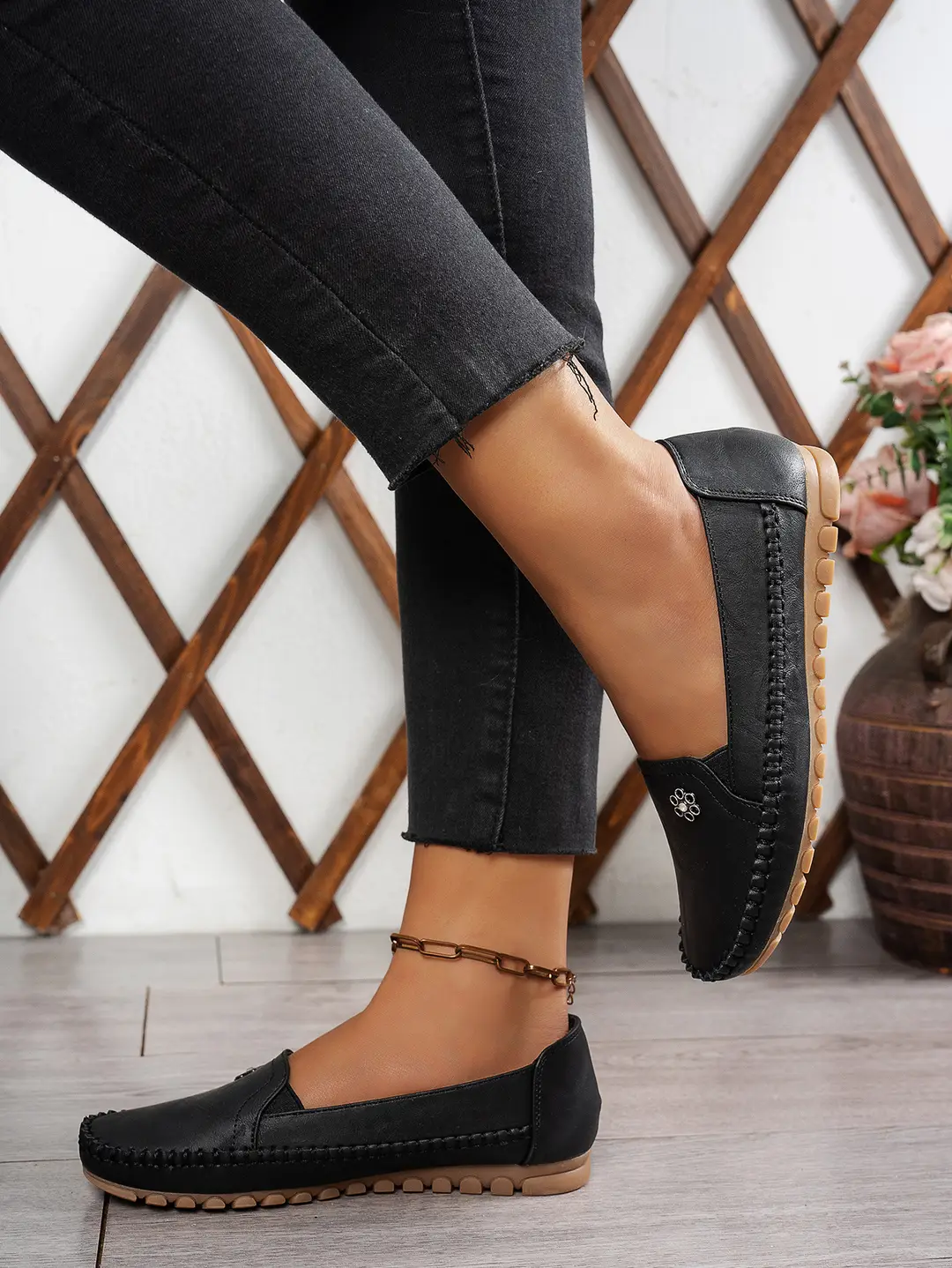 Large Size Popular Foreign Trade Stitched Laser Women's Flats Loafers Foreign Trade Cross-Border E-Commerce Supply Versatile — feature 21