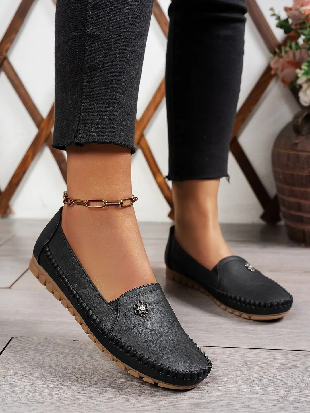 Large Size Popular Foreign Trade Stitched Laser Women's Flats Loafers Foreign Trade Cross-Border E-Commerce Supply Versatile — feature 22