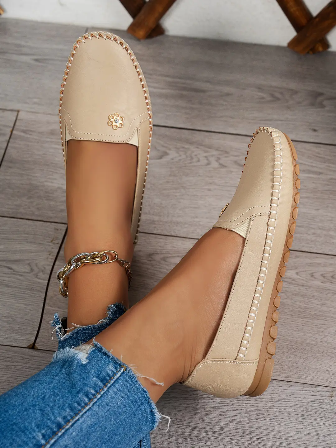 Large Size Popular Foreign Trade Stitched Laser Women's Flats Loafers Foreign Trade Cross-Border E-Commerce Supply Versatile — feature 3