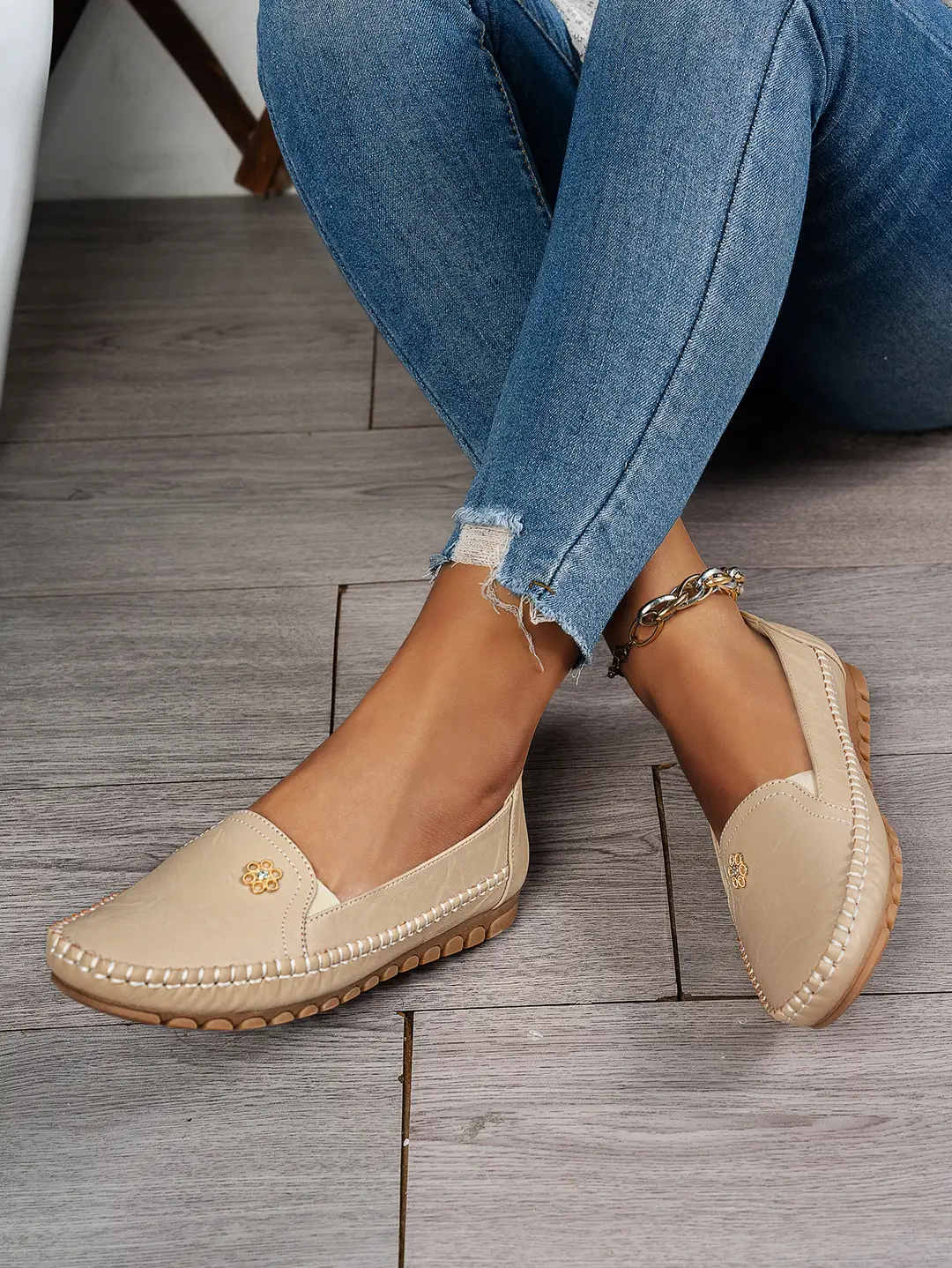 Large Size Popular Foreign Trade Stitched Laser Women's Flats Loafers Foreign Trade Cross-Border E-Commerce Supply Versatile — feature 4