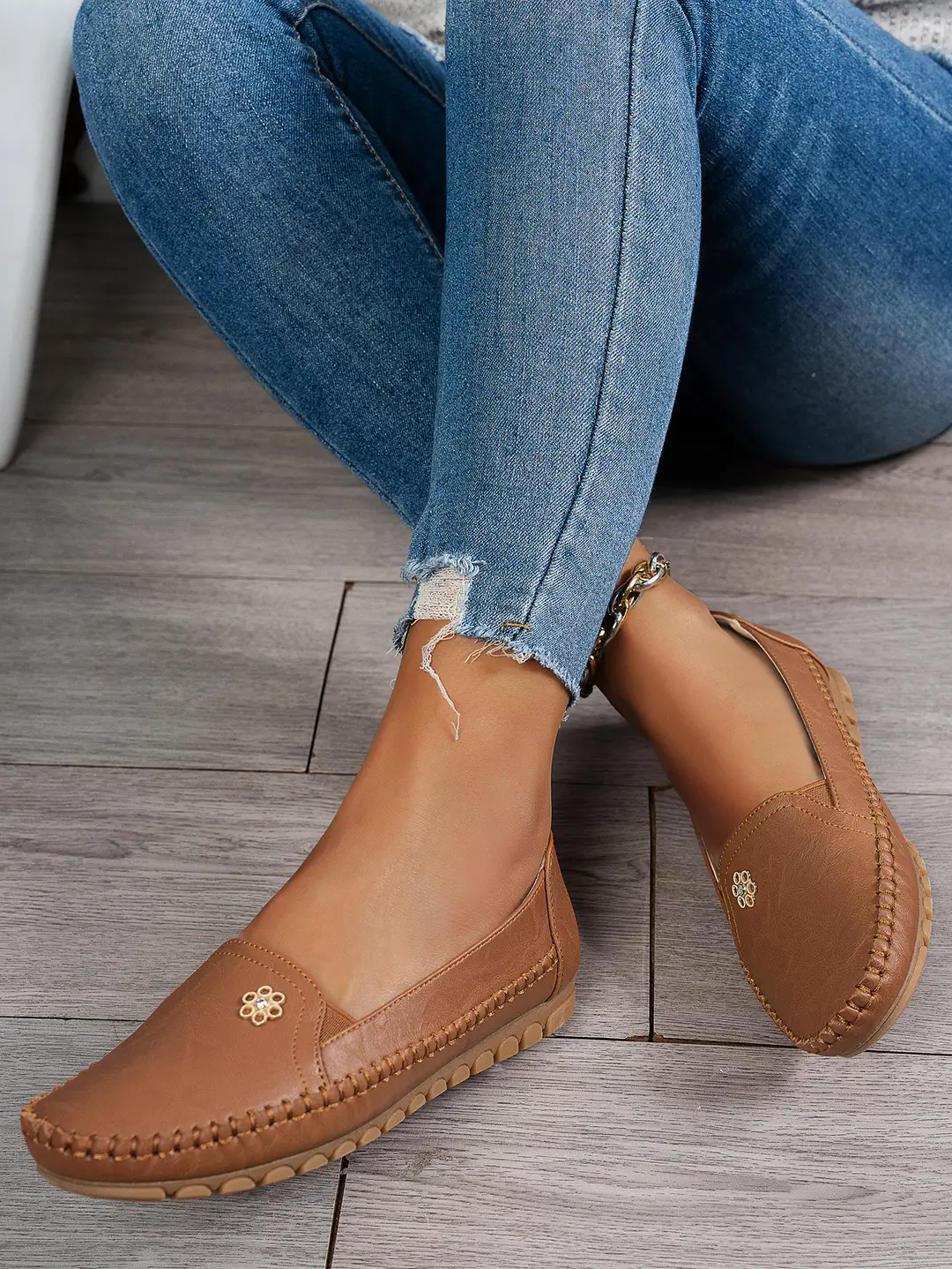 Large Size Popular Foreign Trade Stitched Laser Women's Flats Loafers Foreign Trade Cross-Border E-Commerce Supply Versatile — feature 8