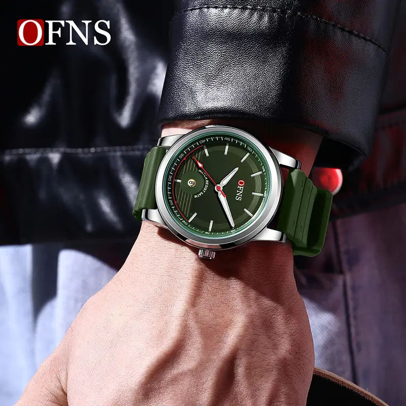 Men's Green Carbon Fiber Quartz Watch with Green Strap