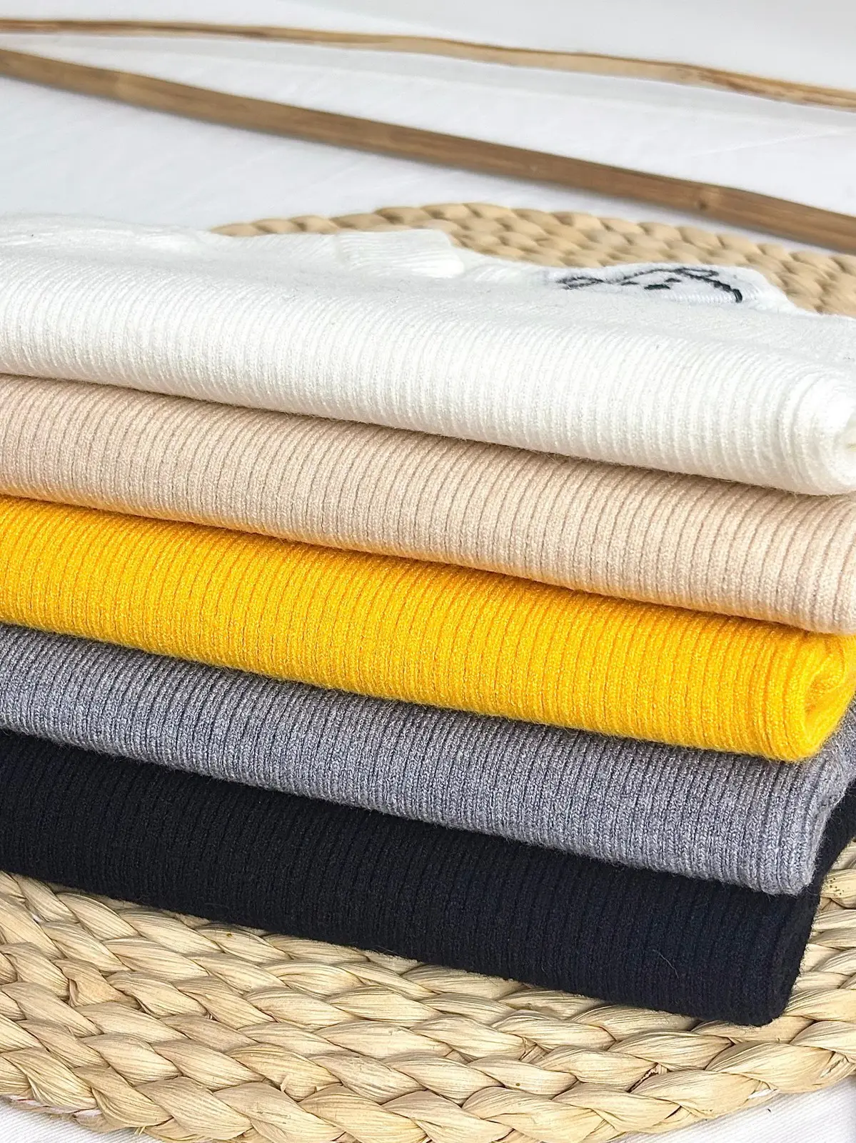 Boys Knit Winter Sweater White Yellow Grey Blue Medium Large — feature 4