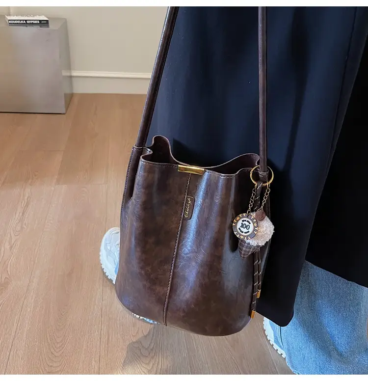 Vintage Brown Leather Bucket Bag with Chain Strap — feature 10