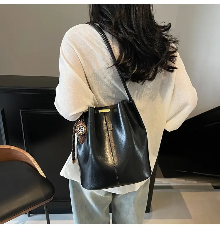 Vintage Brown Leather Bucket Bag with Chain Strap — feature 12