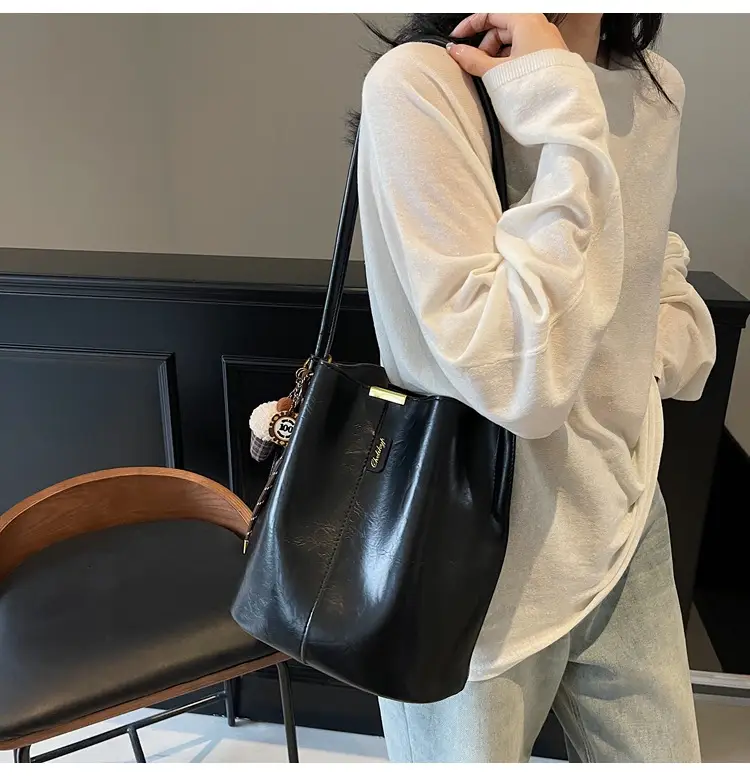 Vintage Brown Leather Bucket Bag with Chain Strap — feature 16