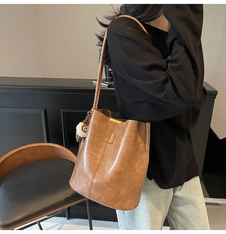 Vintage Brown Leather Bucket Bag with Chain Strap — feature 20