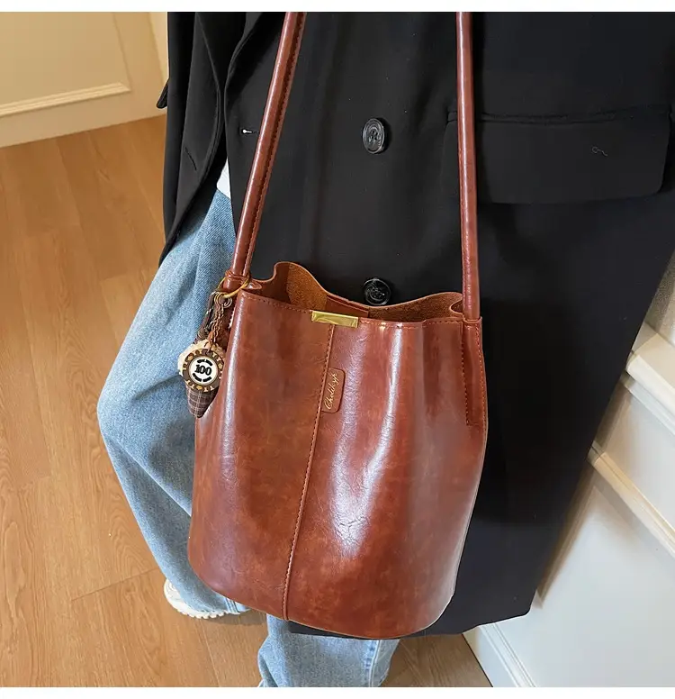 Vintage Brown Leather Bucket Bag with Chain Strap — feature 24