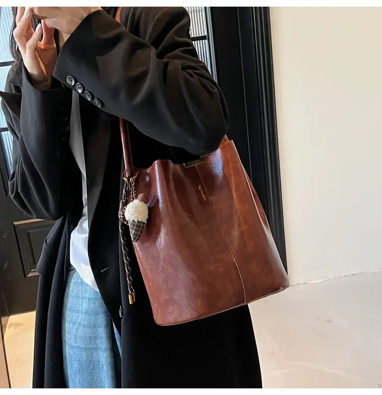 Vintage Brown Leather Bucket Bag with Chain Strap — feature 25