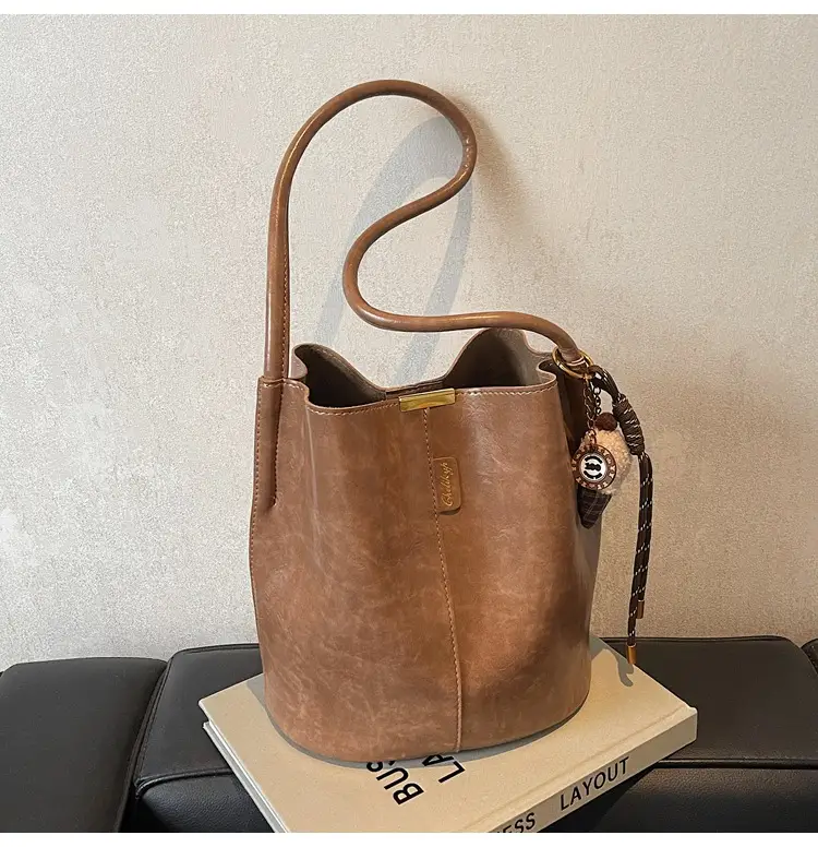 Vintage Brown Leather Bucket Bag with Chain Strap — feature 29
