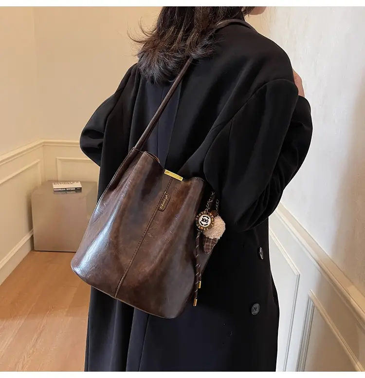 Vintage Brown Leather Bucket Bag with Chain Strap — feature 8