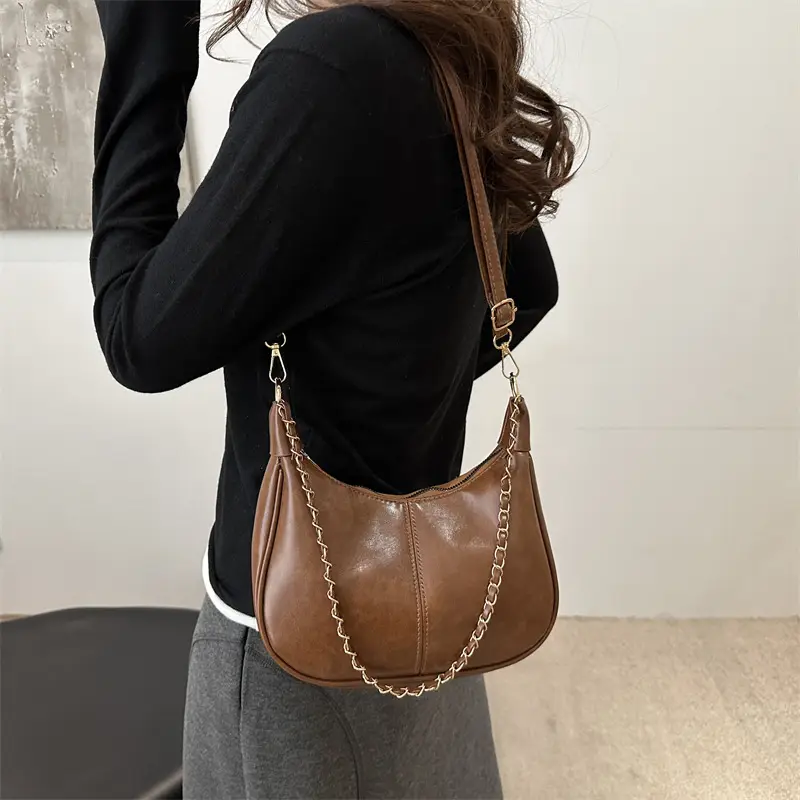 Black Retro Chain Shoulder Bag 2025 - Image 6