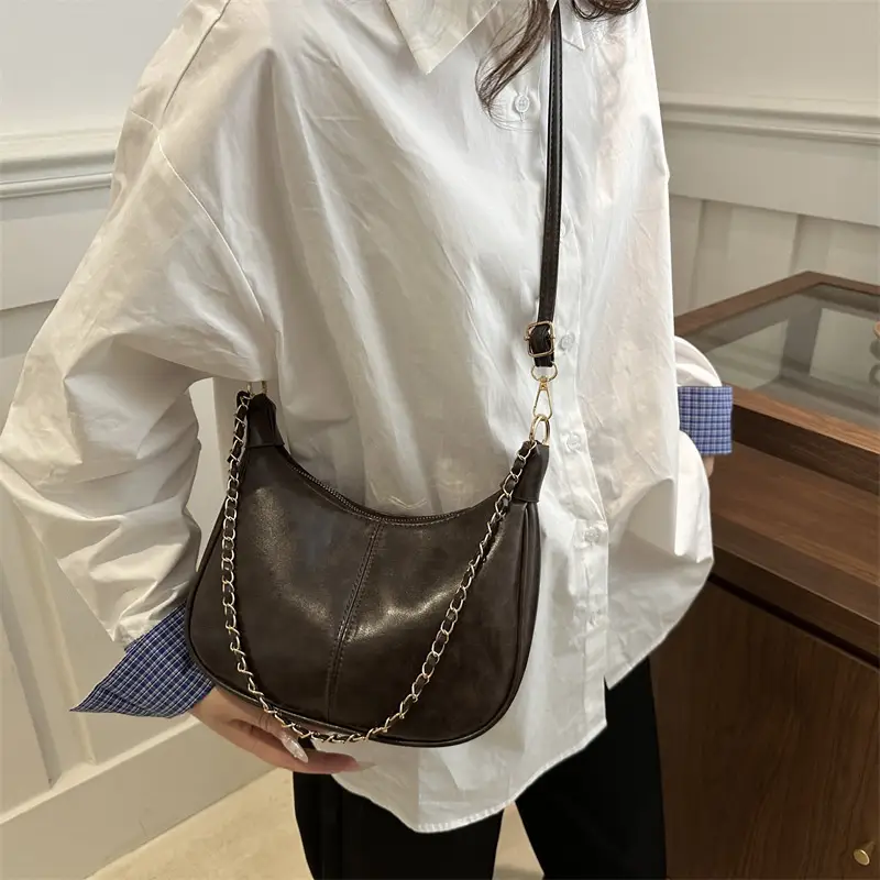 Black Retro Chain Shoulder Bag 2025 - Image 7